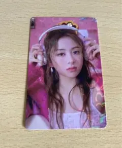 【LE SSERAFIM】ユンジン（ホログラム入フォトカード１枚）