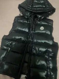 MONCLER モンクレール ダウンベスト カーキ レア商品 - メルカリ