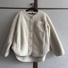 フリースジャケット クリーム色 ボタン付き