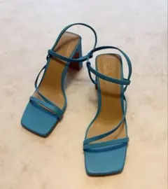 水色ストラップサンダル 中ヒール