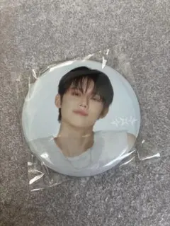 txt カプセルトイ　ヨンジュン　缶バッチ　おまけ付き