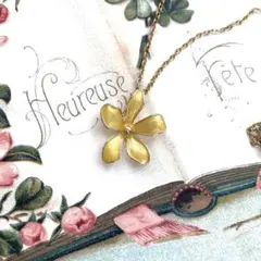 春色イエローフラワーのゴールドネックレス