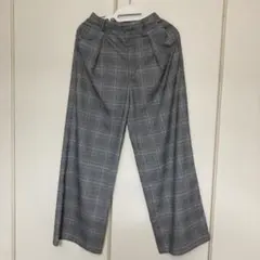 美品　グレー チェック柄 ストレートパンツ Sサイズ　ＧＵ