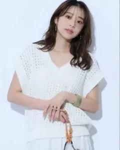 JUSGLITTY 透かし編みベスト ホワイト Mサイズ