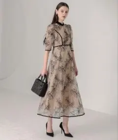 leja パイピングハイネック花柄ラメレースワンピースドレス ベージュ　S