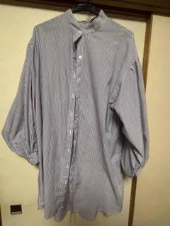 青と白のストライプ バンドカラーシャツ