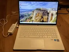 15.6インチで980グラム！LG15z960