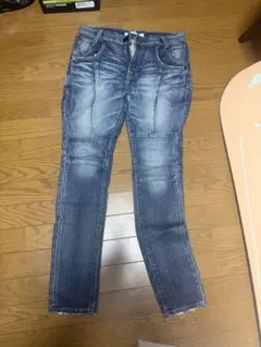 ダメージ加工 ダークブルー スリムフィット デニムパンツ - メルカリ