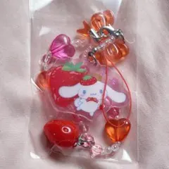 新品 サンリオ シナモン いちご新聞50周年シリーズ シークレットストラップ