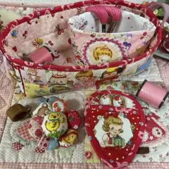 パッチワークの布バスケット❣️はさみケース❣️ミニバスケット❣️お針刺し付❣️４点セット