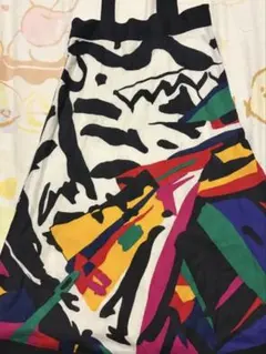☆期間限定出品　マルチカラー 総柄 ノースリーブ ワンピース　アート　カラフルのサムネイル