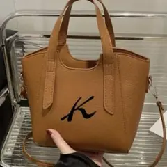 Kのロゴ入りカジュアルショルダーバッグ