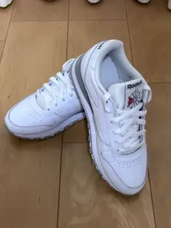 Reebok Classic ホワイト スニーカー23.0cmのサムネイル