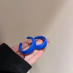 大人の差し色アクセ　カラーフープピアス 青 ブルー