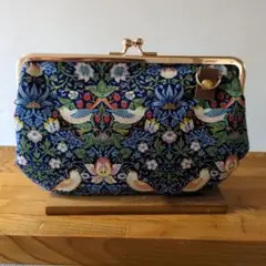 ハンドメイド　がま口　ポシェット　　財布　いちご泥棒　青　ショルダー紐なし