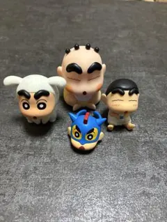 クレヨンしんちゃん フィギュア3体➕リング1点セット　ガチャガチャ　しんちゃん