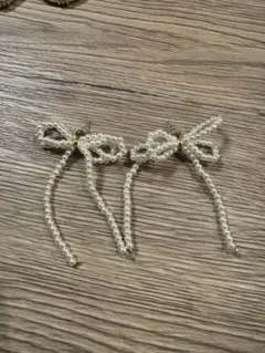 パールビーズ リボン型ピアス