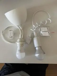 ほぼ未使用 IKEA他 ペンダントライト2本 変換プラグ3個 LED電球付セットのサムネイル