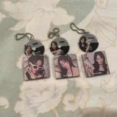 LE SSERAFIM CD風アクリルチャーム