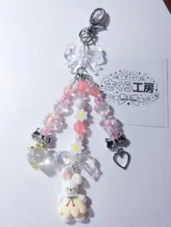 ウサギ付きビーズキーホルダー★いちご♡ピンク★じゃらじゃら★ハンドメイド