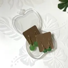 青リンゴ　ピアス　２個セット！イヤリングに変更可能　りんごのケース付き