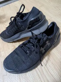 Under Armour 25.5 ランニングシューズ 黒　アンダーアーマーのサムネイル