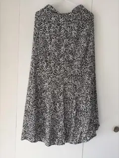 PARLMASEL ロングフレアスカート モノトーン小花柄のサムネイル