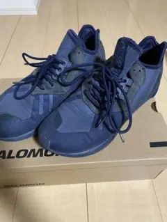 adidas スニーカー