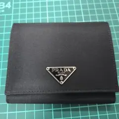 プラダ ナイロン ブラック コンパクトウォレット 三つ折り財布 三角プレートのサムネイル