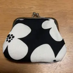 花柄　モノクロ　がま口