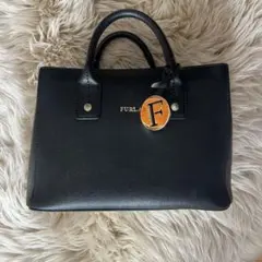 FURLA ブラックレザーハンドバッグ　(ショルダー紐付)