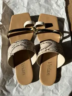 スクエアトゥ甲バンドトングフラットサンダル Mサイズ