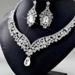 ラインストーンネックレス&ラインストーンイヤリングビジューネックレスピアスBBB