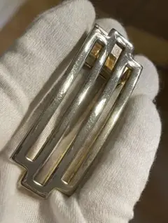 ベルト　バックル　金属製　透かし模様