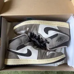 NIKE AIR JORDAN 1 MID スニーカーのサムネイル