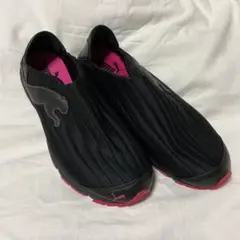Puma ブラック ピンク スリッポン