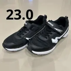 中古　キッズ　スニーカー　黒　23.0のサムネイル
