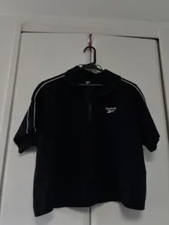 Reebok ハーフジップ クロップド丈 Tシャツのサムネイル
