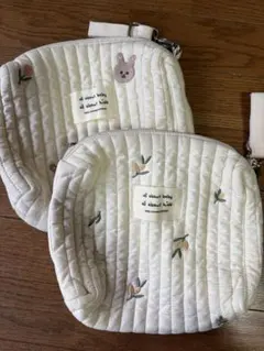 ウサギと花刺繍のキルティングポーチ2こセット