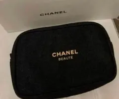 CHANEL 2020年クリスマスホリデー限定ポーチ ノベルティのサムネイル