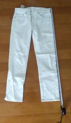 ホワイト スリムフィット デニムパンツ