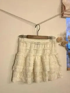 アイボリーフリルフレアスカート