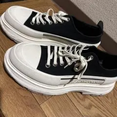 Alexander McQueen スニーカー ブラック ホワイトのサムネイル