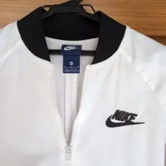 Nike ホワイト ジャケット M【Ａhihi様専用】