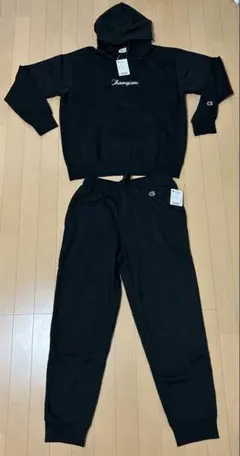 新品タグ付きChampion パーカーとパンツ セットアップL サイズ　黒
