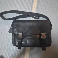 COACH ブラックレザー ショルダーバッグ