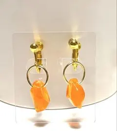 【イヤリング】35鉱石レジン　クリスタル　ゴールド　オレンジ色　ハンドメイド