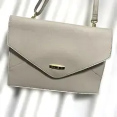 ベージュ エンベロープショルダーバッグ