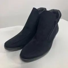 黒いスエード風ジッパーブーツ