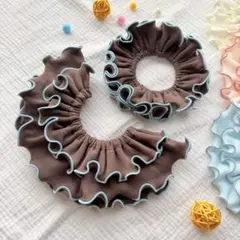 お揃いのフリルスタイ&シュシュ⭐︎綿100% チョコブラウンxスカイブルー メロウ